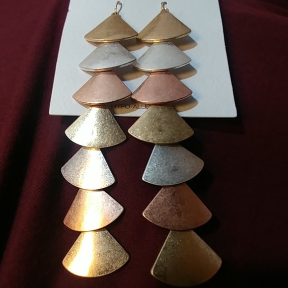 Time and Tru Jewelry - Tri-color dangling Pierced Earrings